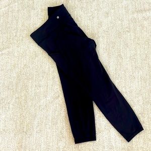 Lululemon invigorate 25in size 16 w/pockets